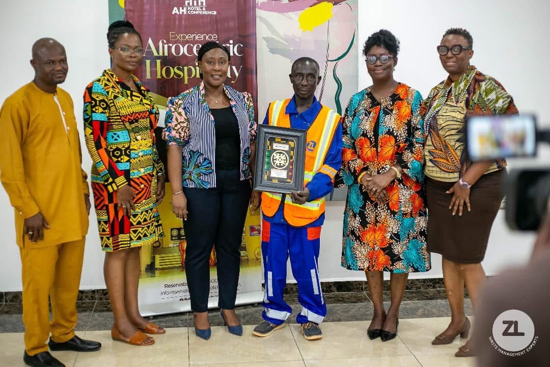 N/R: Ras Mubarak praise Zoomlion cleaner for “selfless display of integrity.”