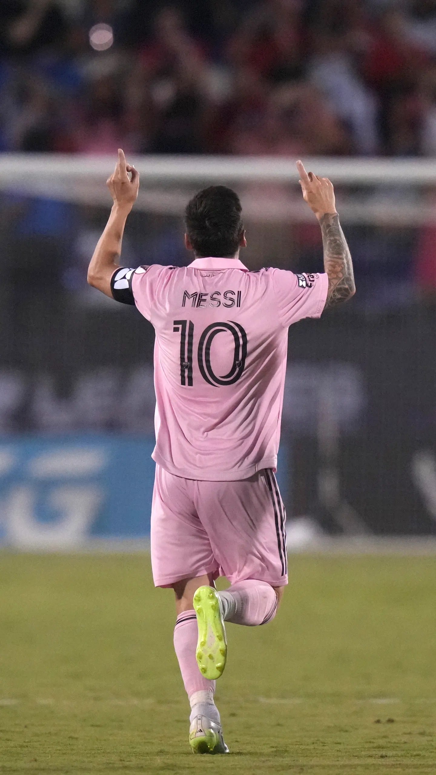 Mexican referee suspended for 6 months after requesting for Messi’s autograph and jersey 