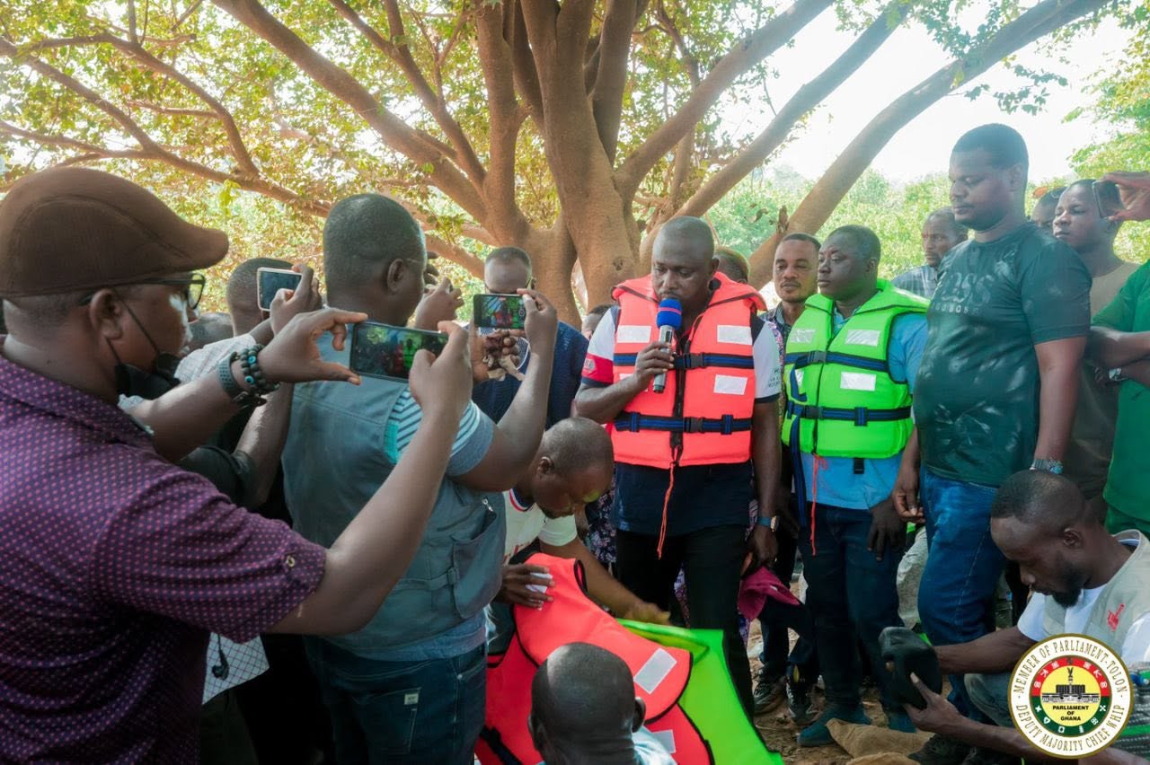 MP for Tolon donates engine boat, Life jackets to enhance transportation in Zantani