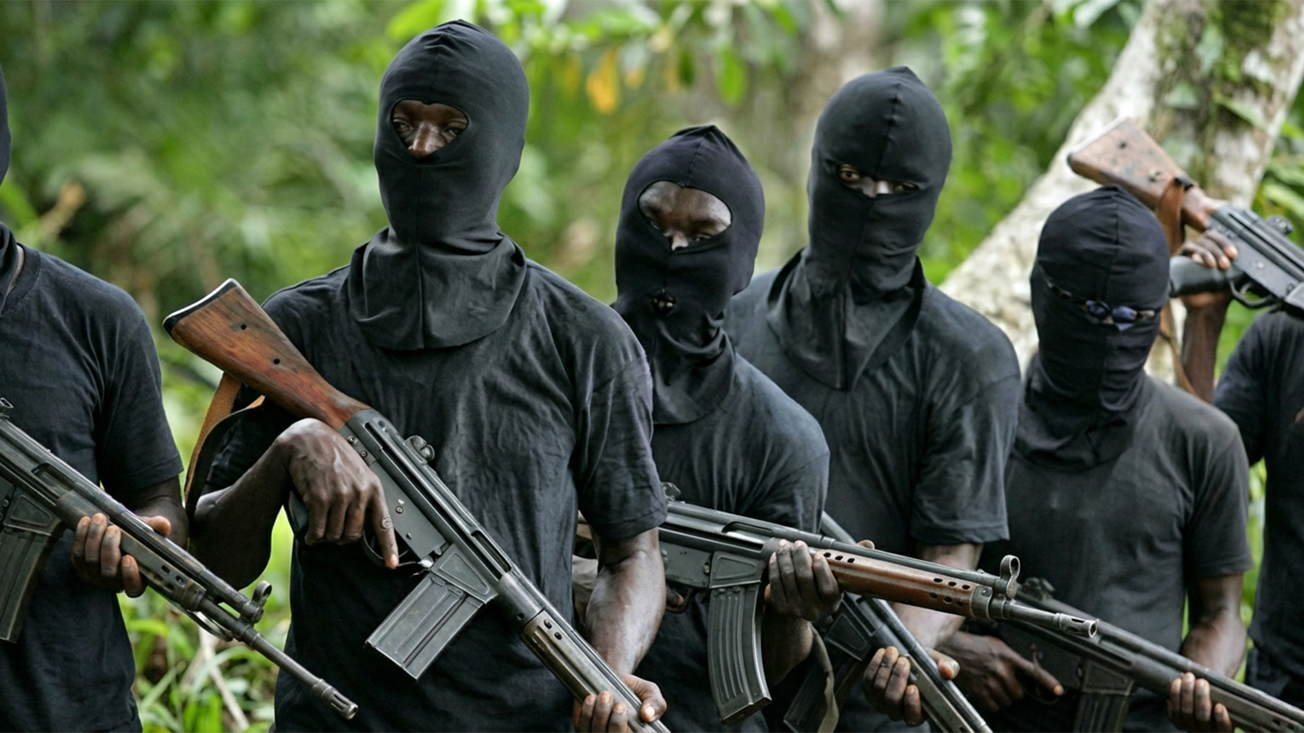 Police officer killed in a shootout with armed robbers