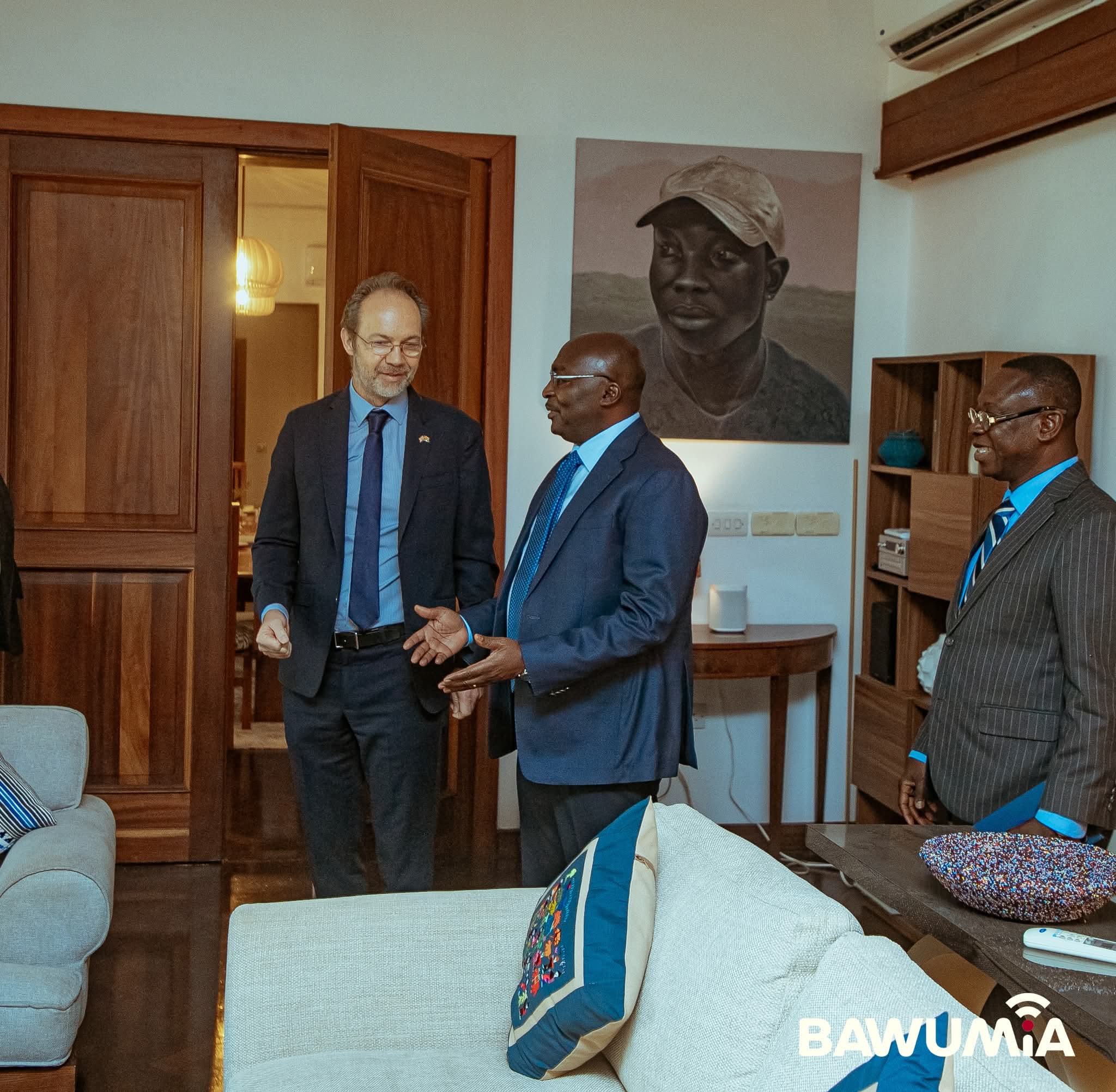 Dr Bawumia holds talks with British High Commissioner in Accra